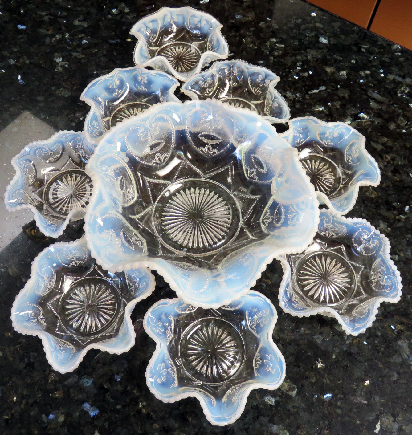 Dugan JEWELED HEART VICTOR 9Piece Ruffled Opalescent Glass Berry Bowl