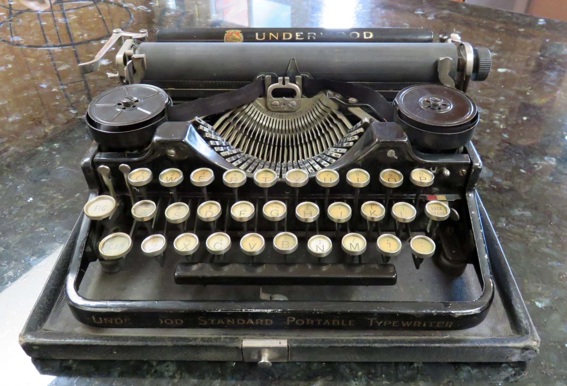 Underwood Standard Portable Typewriter 1920s