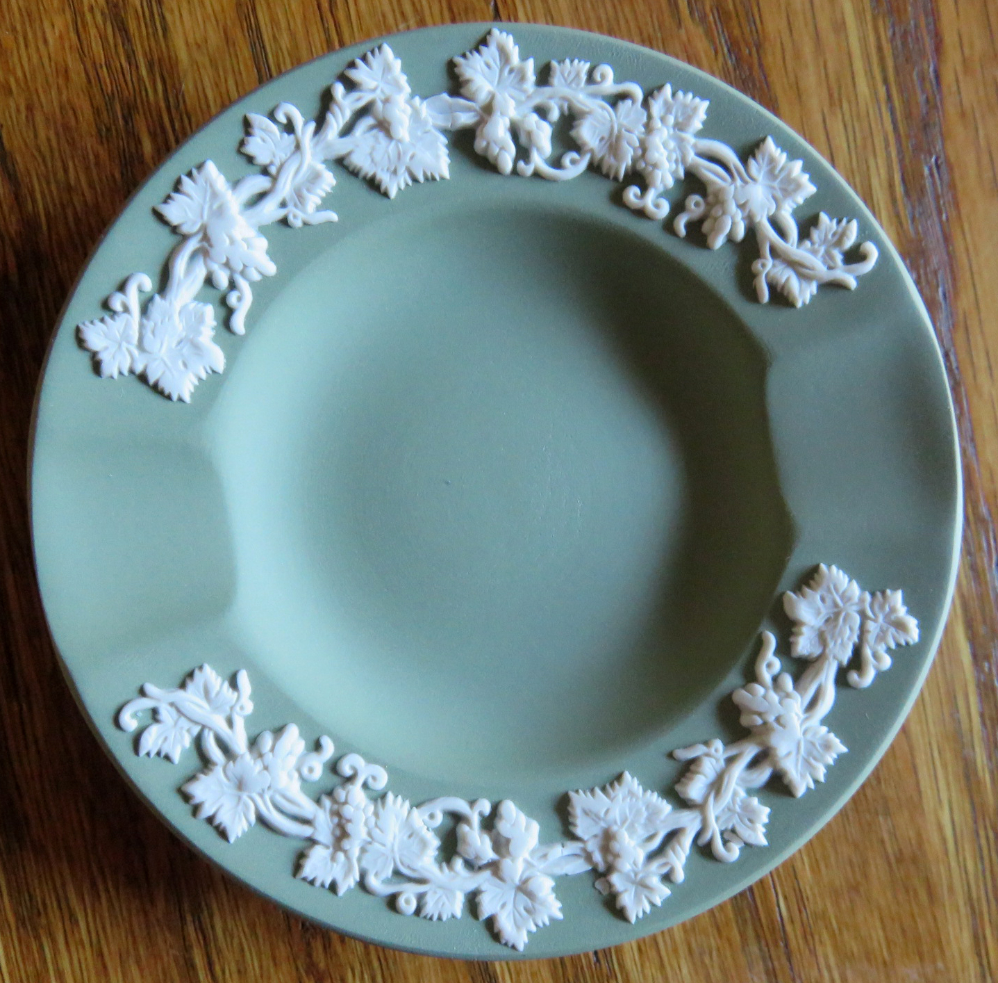 WEDGWOOD Jasperware Sage Green Round Ashtray with Original Box 3.5